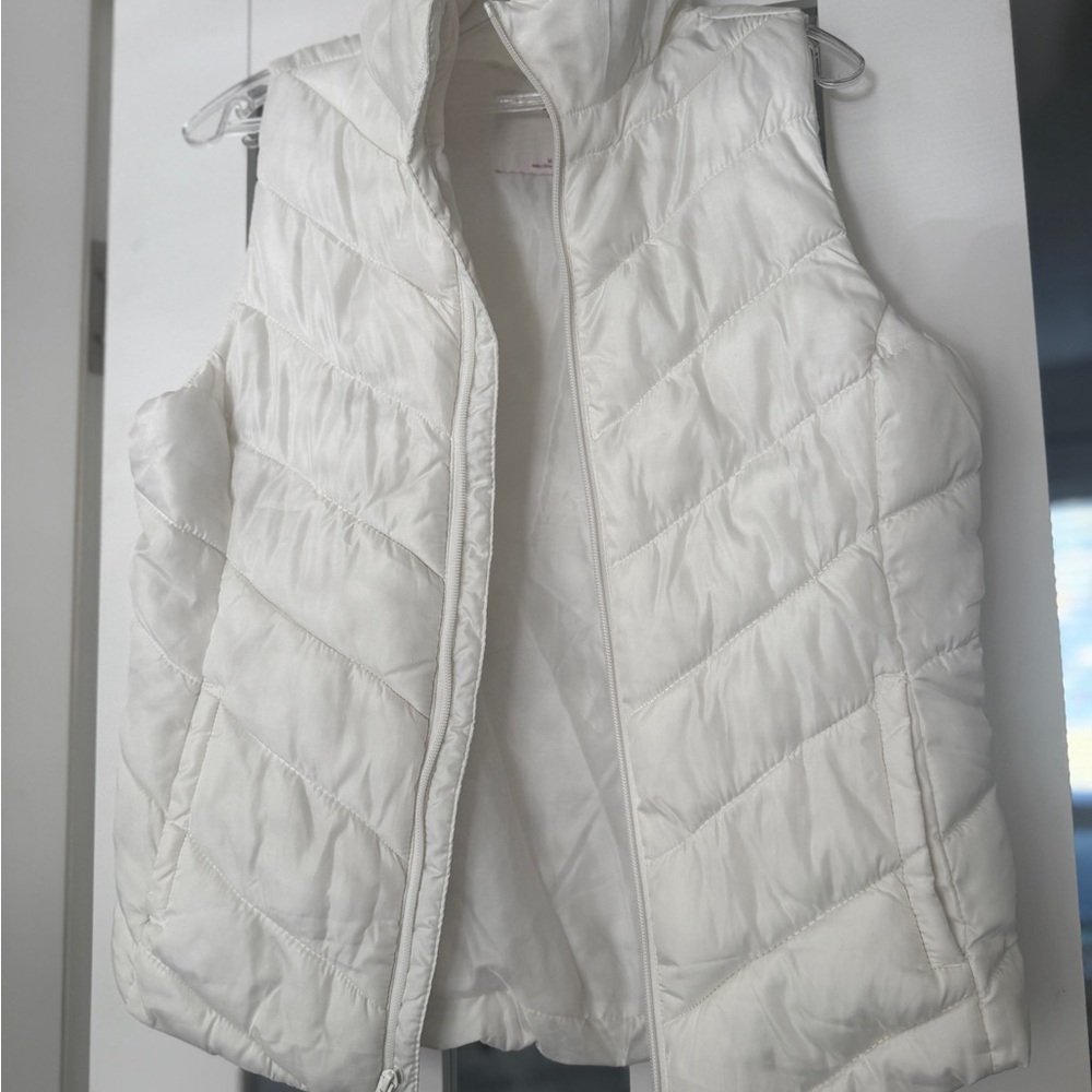SO White Quilted Puffer Vest - Medium - Picture 11 of 13